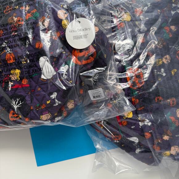 Vera Bradley Peanuts Snoopy Halloween Duffel Bag Travel Weekend Great Pumpkin - Picture 3 of 16